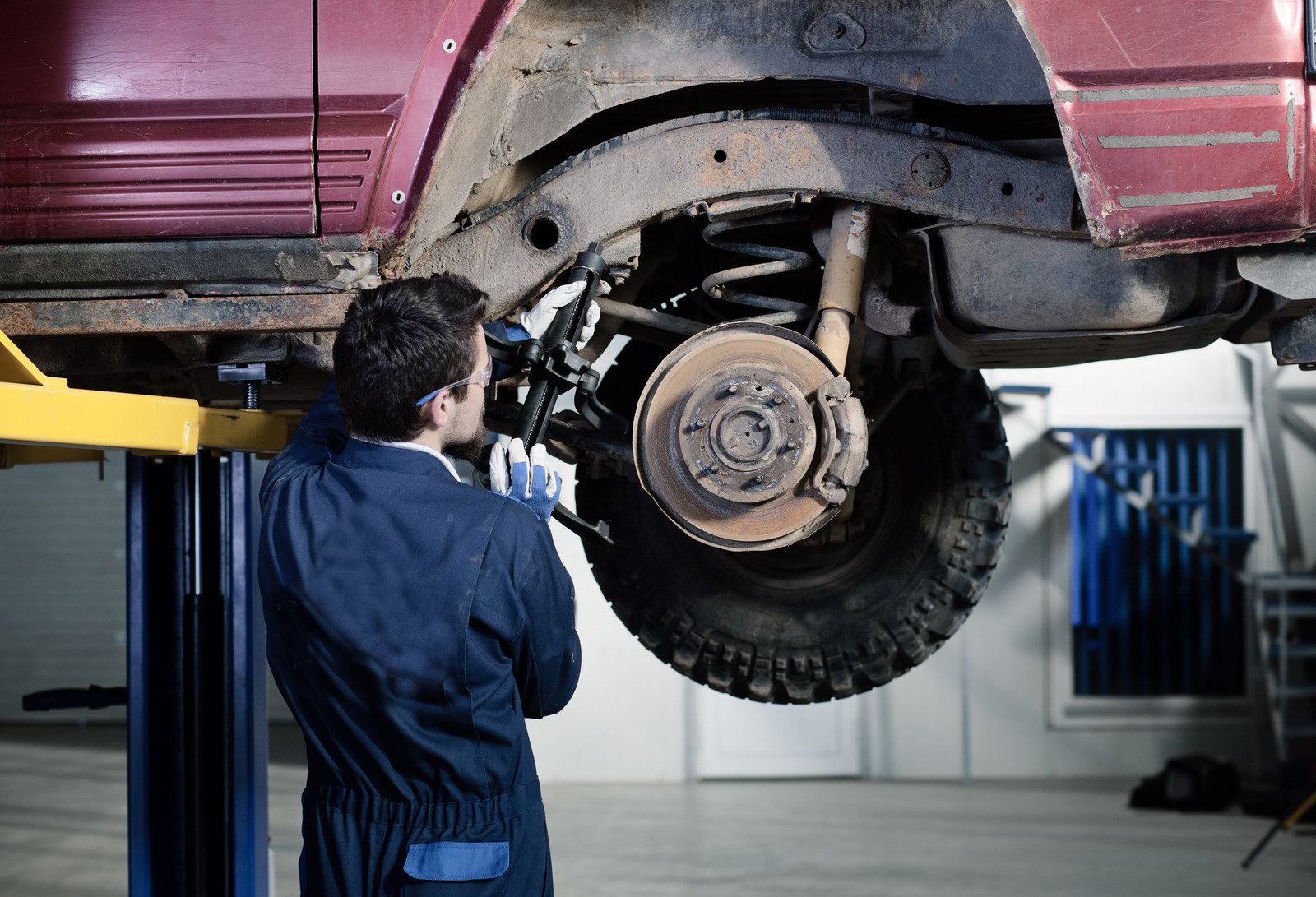 Why is my car making a grinding noise when I brake? Fixter